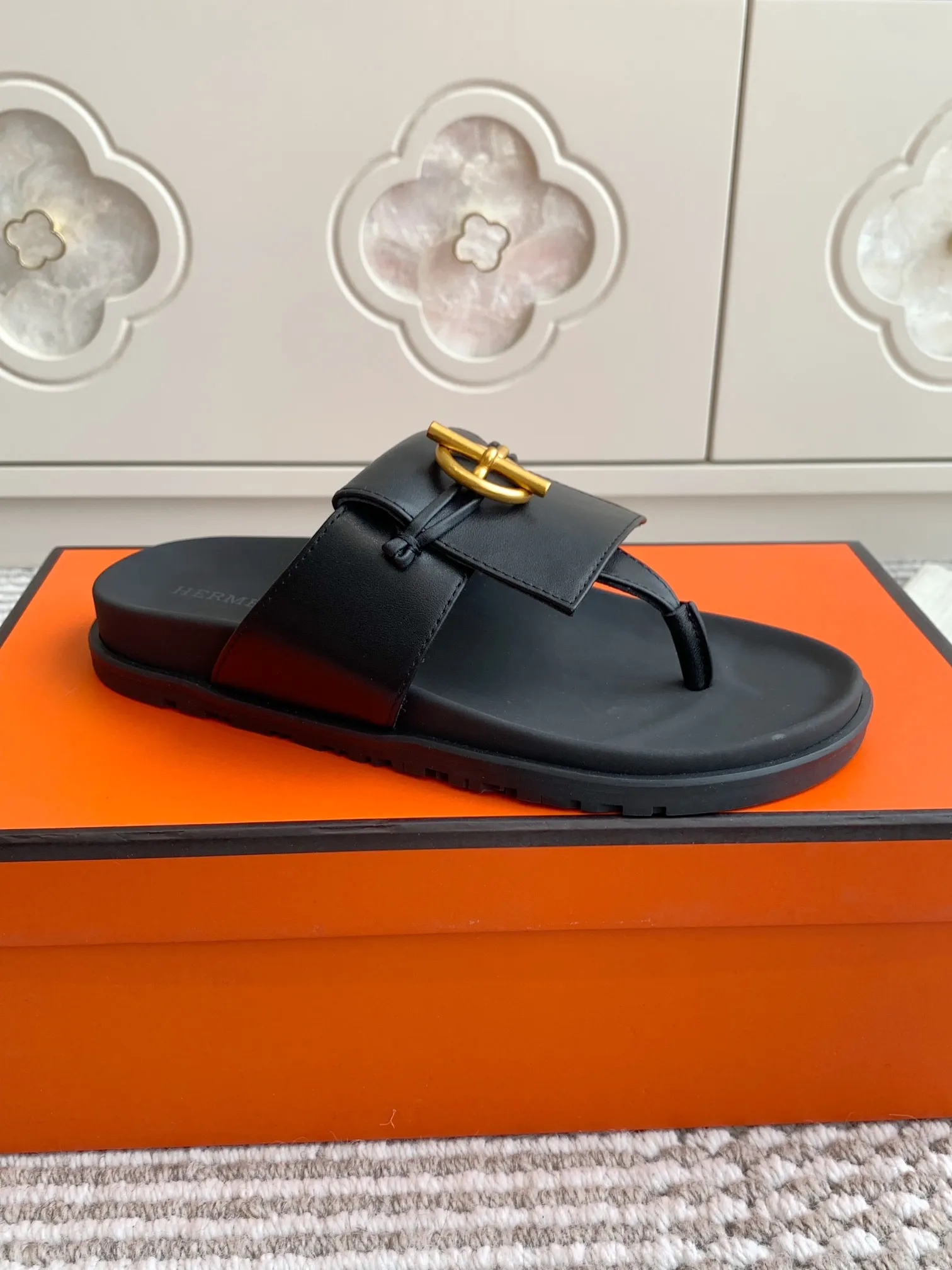 👟👟Ex-factory price 480👟👟 Hermes 〰️H chypre series Kelly buckle slippers Quality Upper: imported calfskin/palmprint cowhide/imported cowhide Foot pads imported silk cowhide, original molded outsole Female size: 35-42